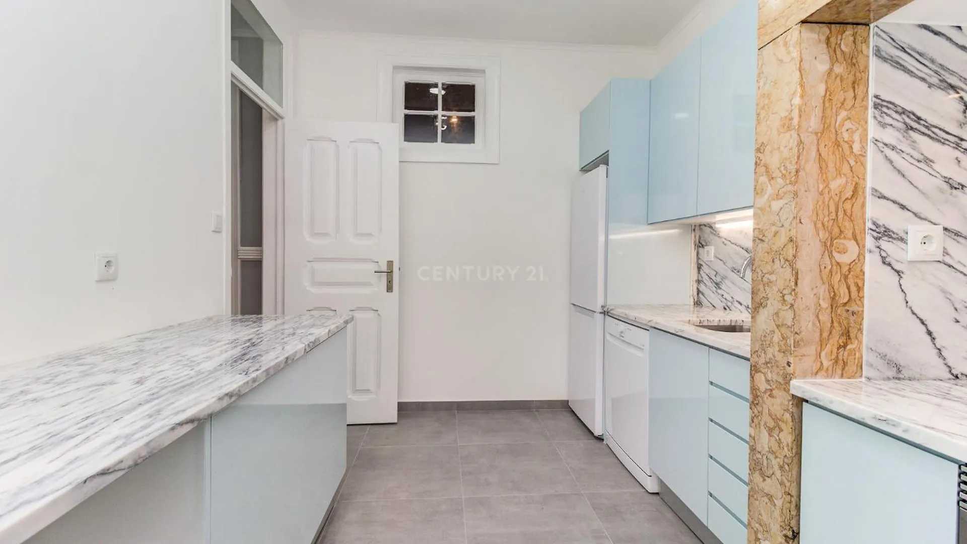 Appartamento Quarto Aconchegante Com Janela E Vista Para Cidade Lisbona Portogallo