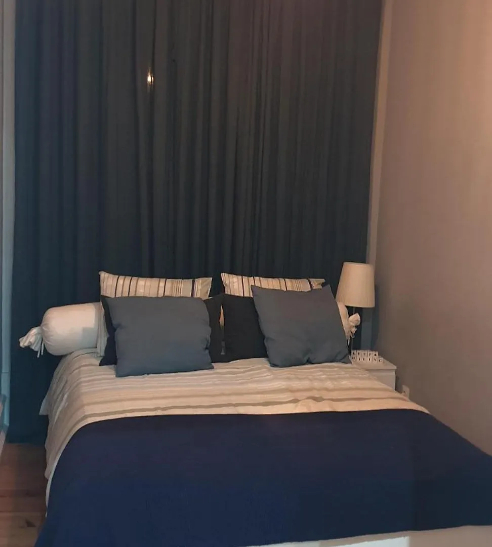 Alloggio in famiglia Appartamento Quarto Aconchegante Com Janela E Vista Para Cidade Lisbona